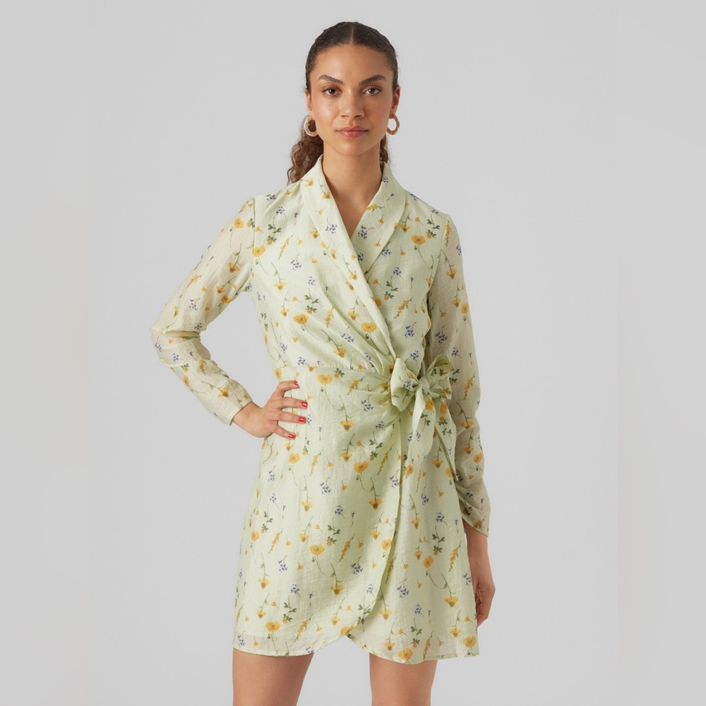 NWT Vero Moda Madeline Light Green Floral Wrap Dress with Yellow Accents Size M
